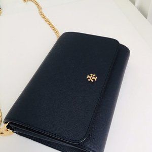 - New tory burch Emerson wallet chain crossbody. Color Navy
